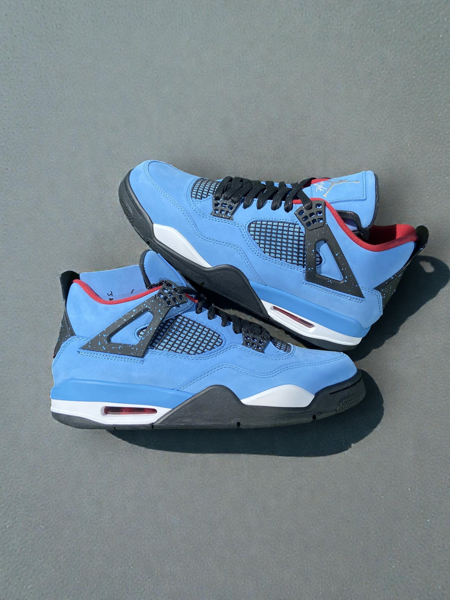 Jordan 4 Travis Scott