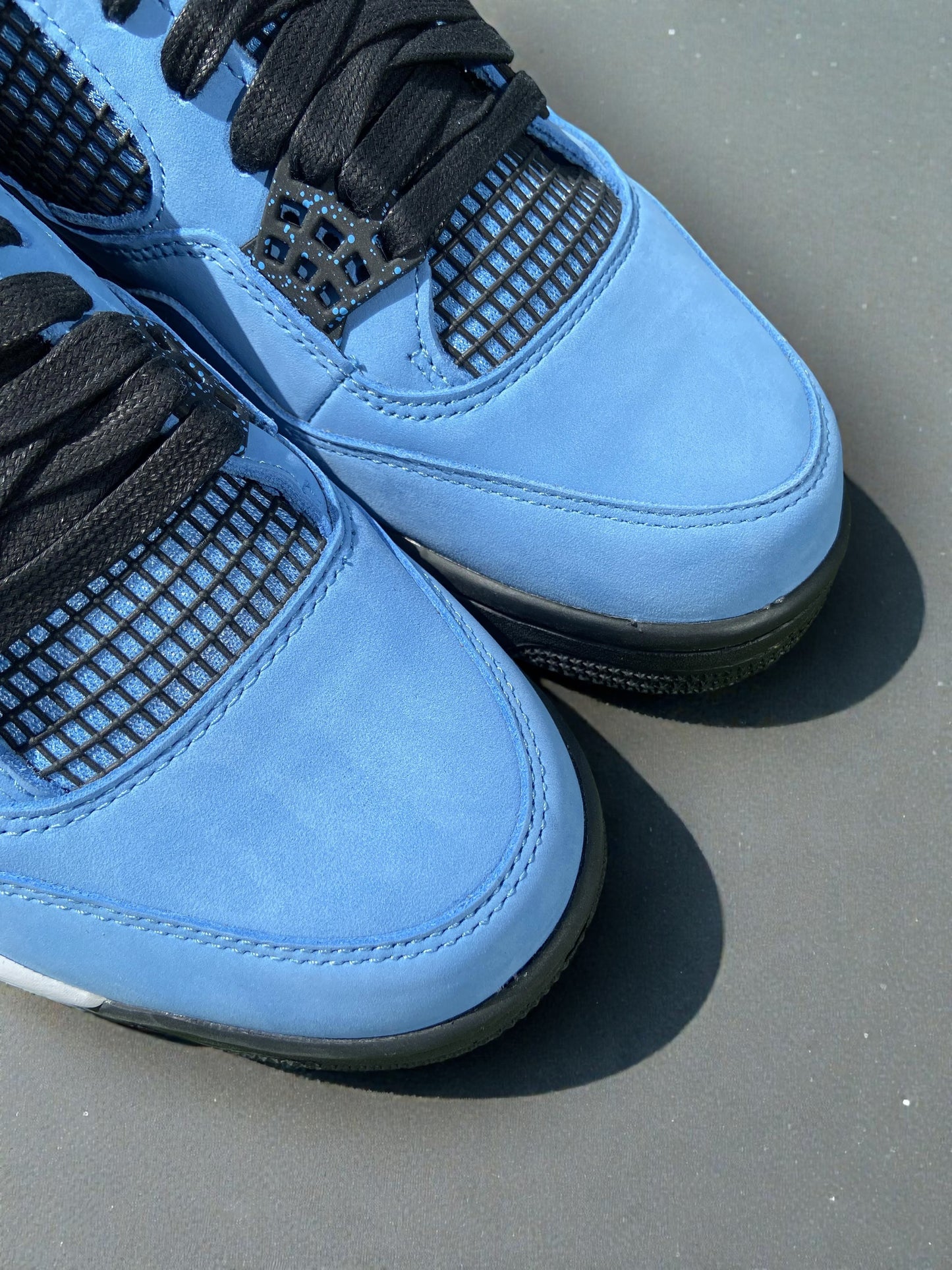 Jordan 4 Travis Scott