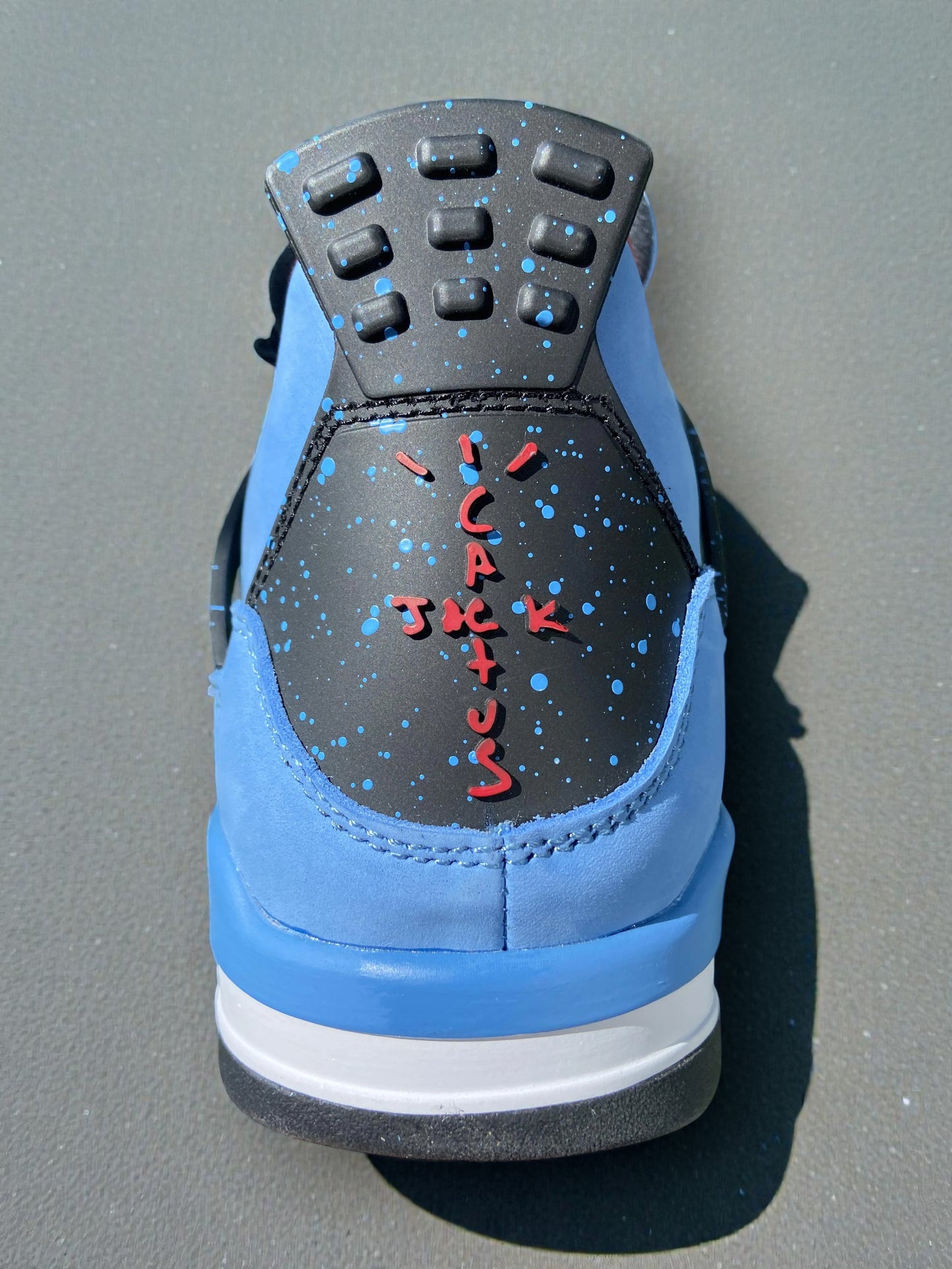 Jordan 4 Travis Scott