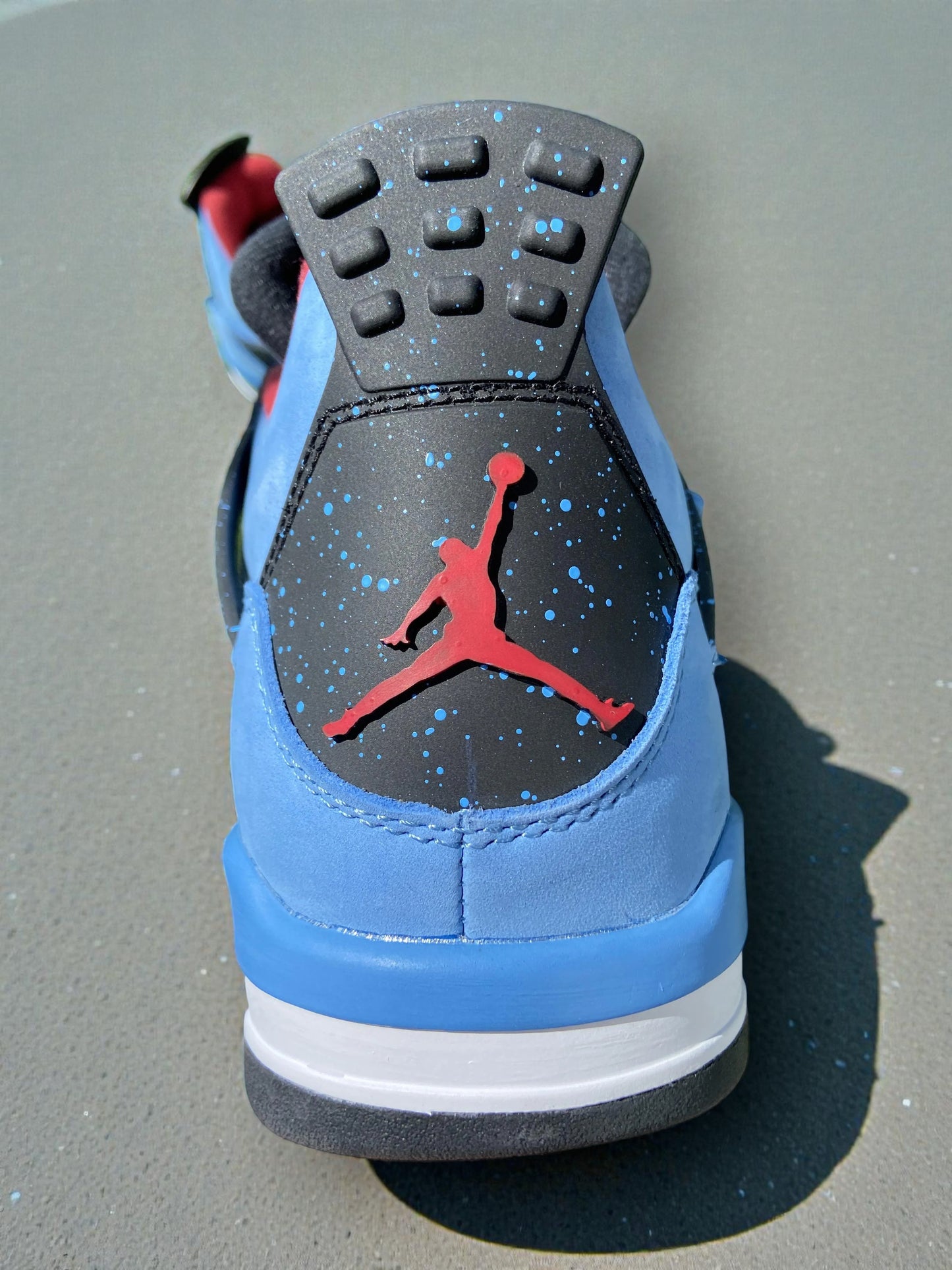 Jordan 4 Travis Scott