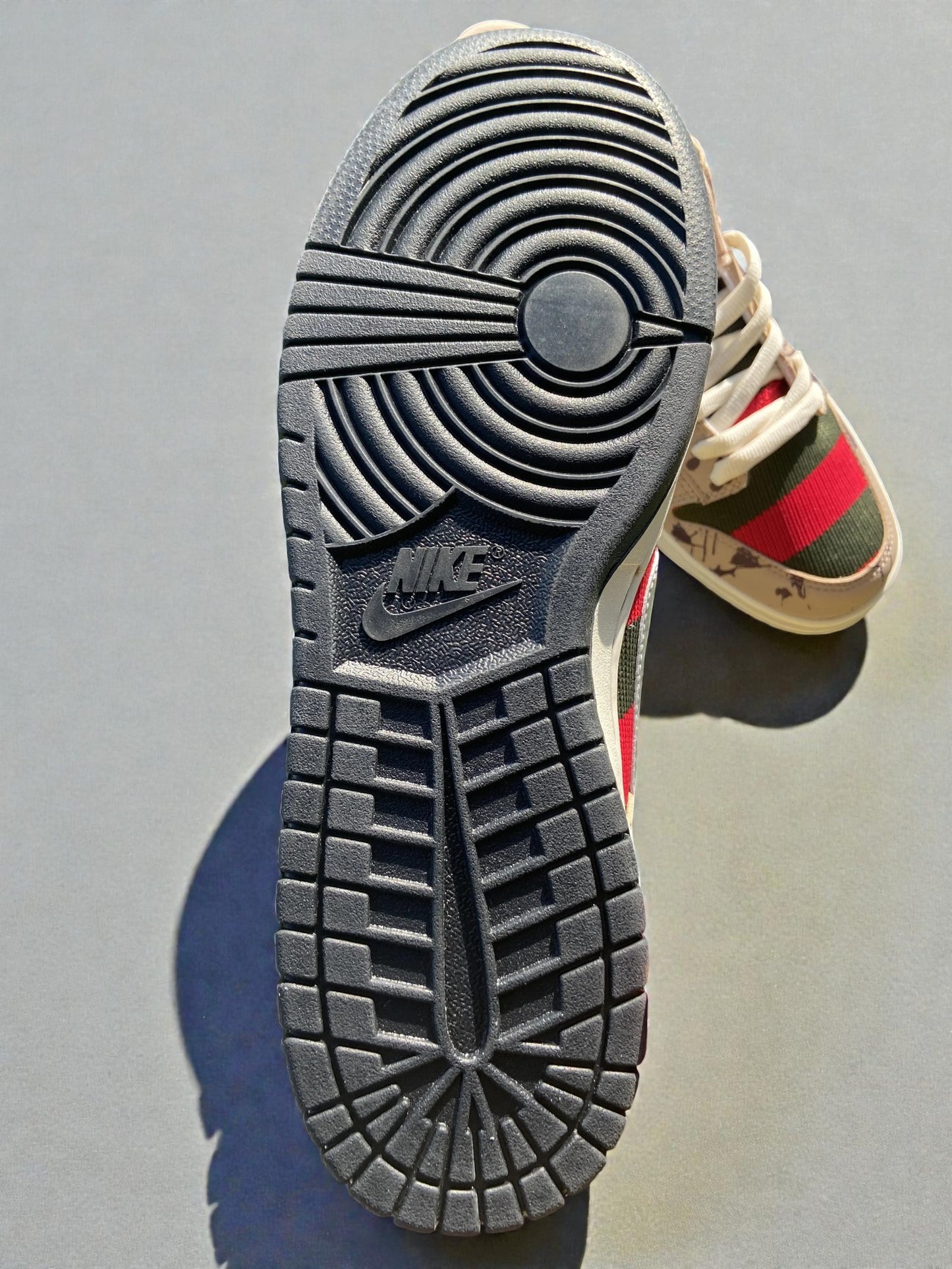 Nike SB Dunk Low Freddy Krueger