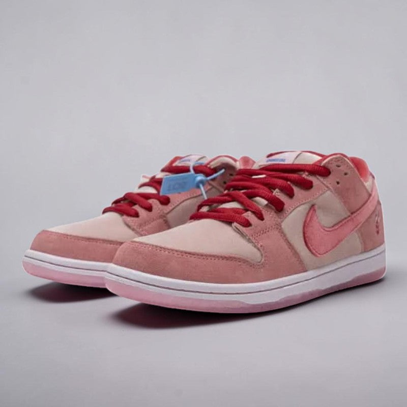 Nike SB Dunk Low Strange Love