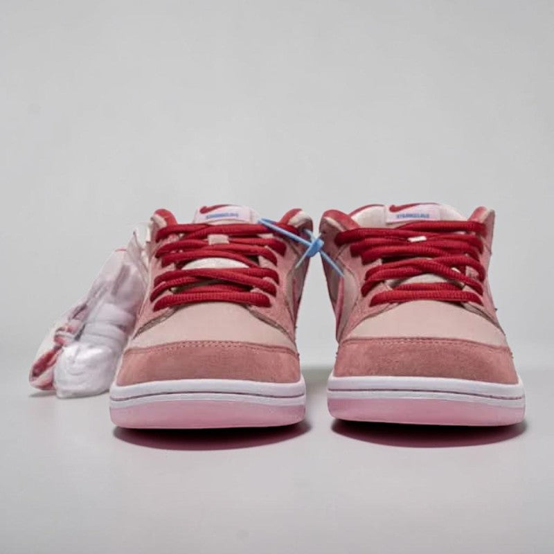 Nike SB Dunk Low Strange Love