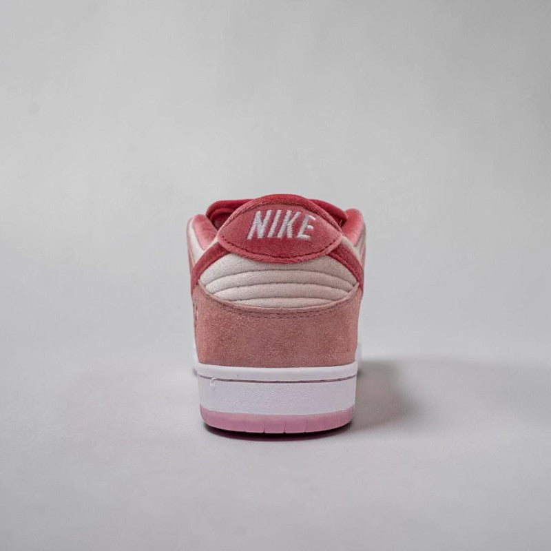 Nike SB Dunk Low Strange Love