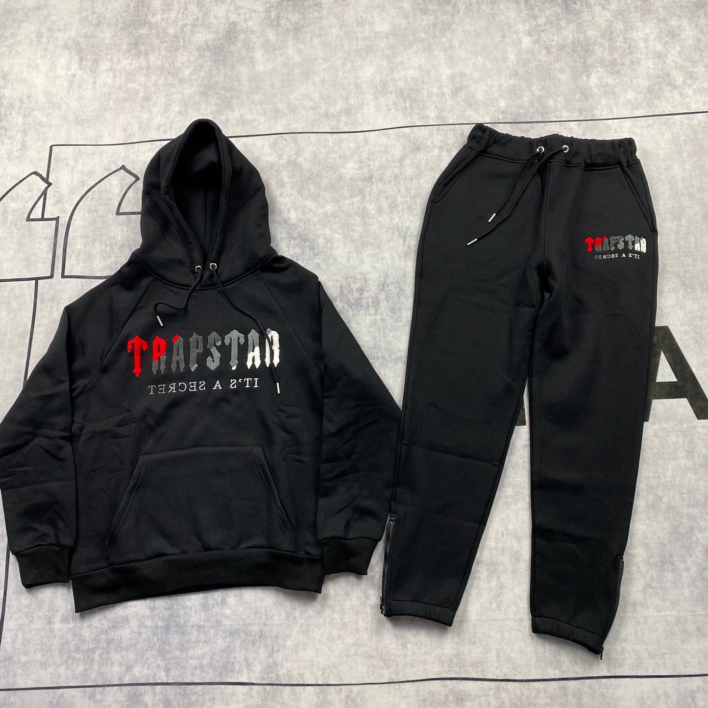 1 Ден Доставка - Trapstar Chenille Decoded Hoodie Tracksuit Червено/Черно